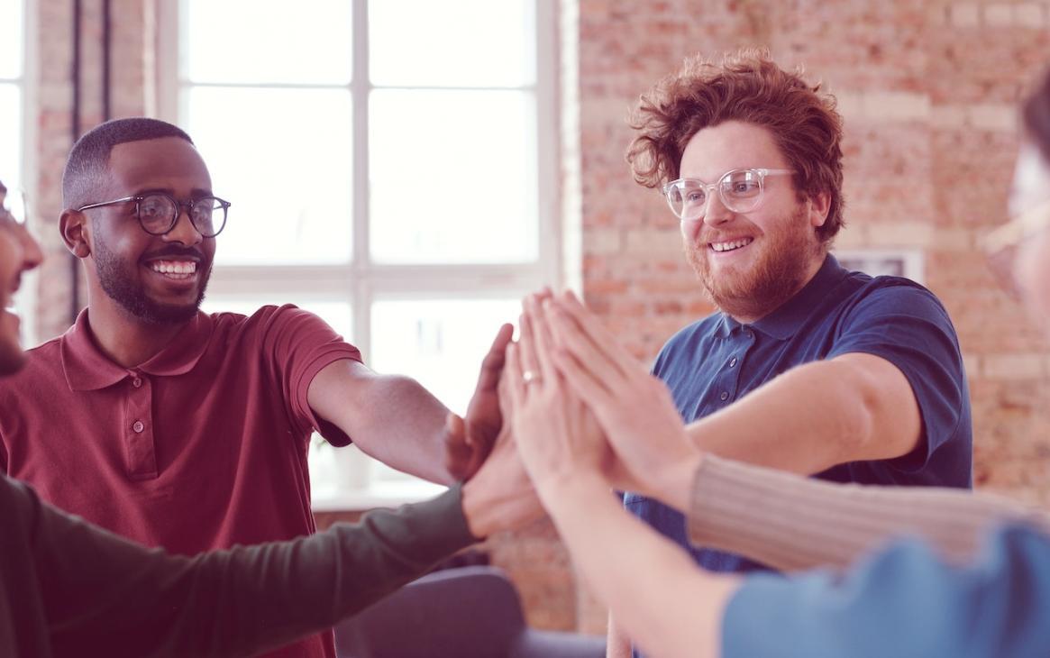 Materiales de estudio organizados para gestión empresarial